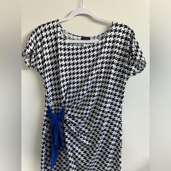 ❤️ Jules & Leopold Black and White Houndstooth Dress with Blue Bow - Picture 4 of 5